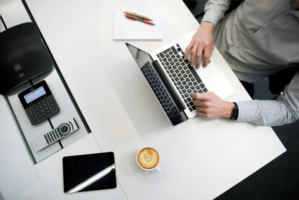Integracja systemów z UiPath i AI w firmie